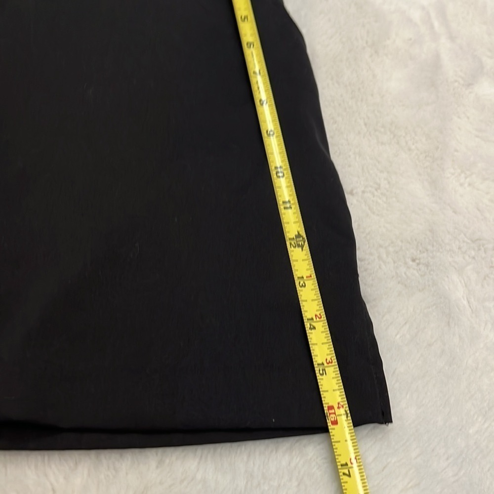 Lady Hagen Black size 6 skort, has pockets perfect for a round of golf - Picture 16 of 16